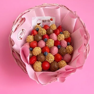 Букет из клубники Искушениев Maybe berry по цене 3300 ₽