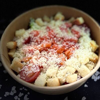 Цезарь с лососем в Satori по цене 740 ₽