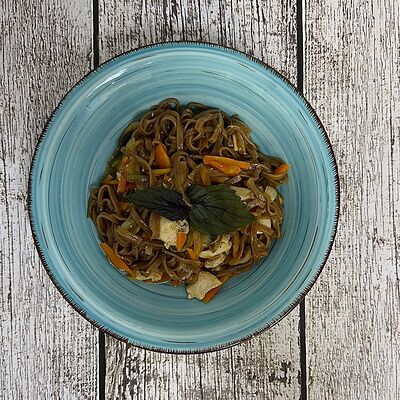 Японская лапша соба с курицей в Луна Рыба по цене 255 ₽