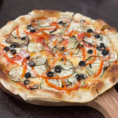 Пицца вегетарианская в Вэллей кафе по цене 850 ₽