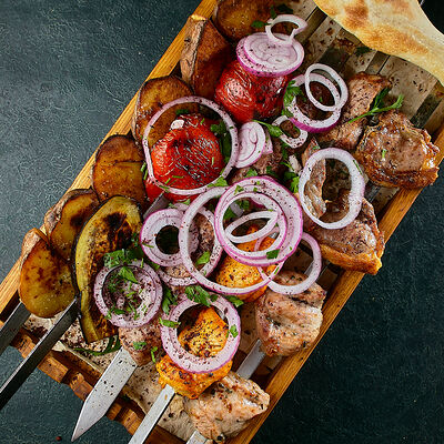 Ассорти шашлыков в Тбилисити по цене 3900 ₽