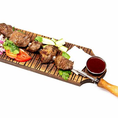 Шашлык говяжий, томаты, огурцы, лук красный, сацебели в Дачный дворик по цене 735 ₽