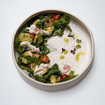 Янд. Салат с креветками и страчателлой в NoSugar bakery по цене 1020 ₽