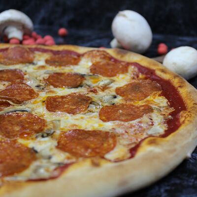 Пицца Peperoni в Spartacheli по цене 700 ₽