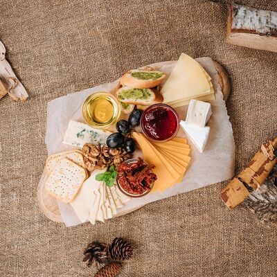 Сырное ассорти к вину в Кафе-парк Теремок по цене 650 ₽