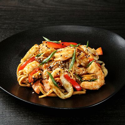 Удон с морепродуктами в Loca Pizza по цене 700 ₽