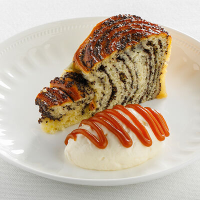 Маковый пирог с ванильным кремом в Harvest по цене 650 ₽