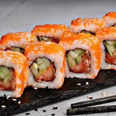 Калифорния шудо с икрой в Суши Мастер по цене 239 ₽