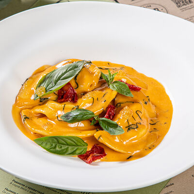 Равиоли с креветкой в М2 Органик Клуб Зиларт по цене 1130 ₽