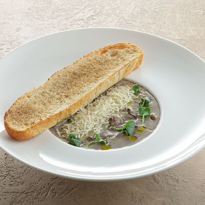 Крем-суп из подосиновиков с вешенками и пармезаном в Jager restopub по цене 560 ₽