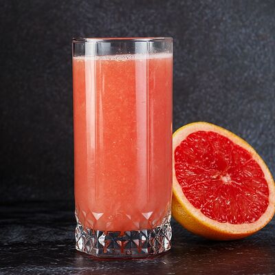 Свежевыжатый грейпфрутовый сок в Матрёшка по цене 510 ₽