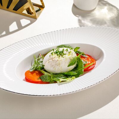 Буррата с томатами и соусом на основе ряженки в Cristal по цене 1200 ₽