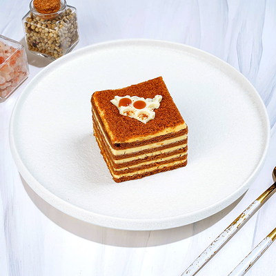 Медовик в Магбургер & Братья Караваевы по цене 275 ₽