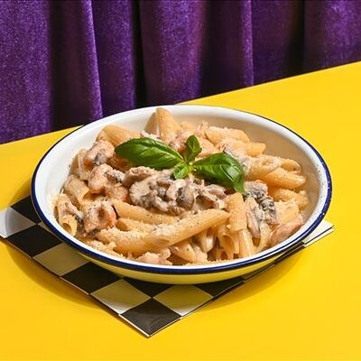 Пенне курица с грибами в Cheesemania по цене 560 ₽