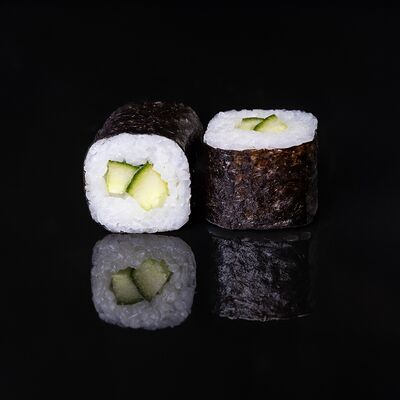 Классические роллы с огурцом в БОСС по цене 450 ₽