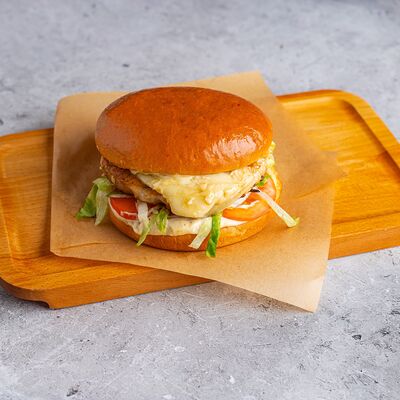 Цезарь бургер в Бар 108 по цене 830 ₽