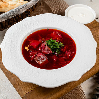 Борщ с телятиной в Ресторан Батони по цене 555 ₽