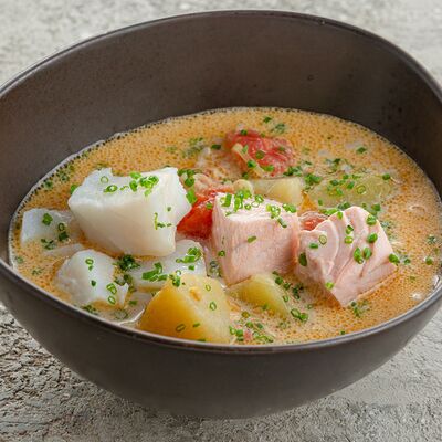 Сливочная уха с мурманским лососем и треской в Welcome по цене 950 ₽