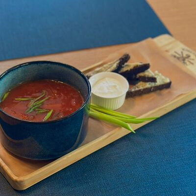 Борщ на говяжьем бульоне в Adriatica по цене 670 ₽