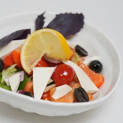 Салат Греческий в ТРИ КАЗАНА по цене 450 ₽