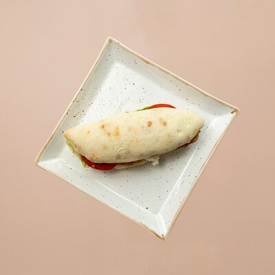 Лепешка с курицей в Романовская пекарня по цене 600 ₽