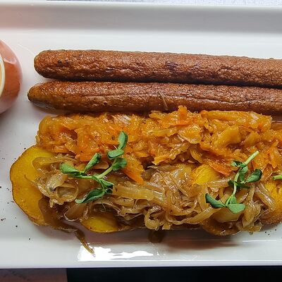 Колбаски Братвурст с тушеной квашеной капустой в Дункан по цене 630 ₽