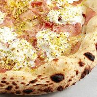 Пицца Карпачо из индейки со страчателлой в Brooklyn Pizza