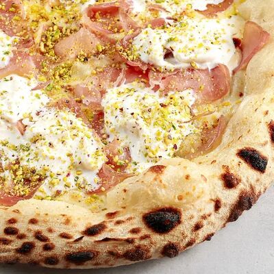 Пицца Карпачо из индейки со страчателлой в Brooklyn Pizza по цене 890 ₽