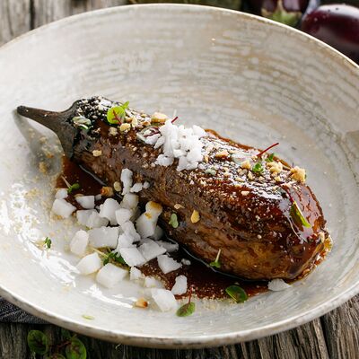 Печеный баклажан с овощами и демиглясом в Пряности & Радости на Васильевском по цене 590