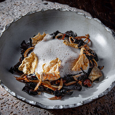 Сезонные грибы с пеной из жареного картофеля в MANUL по цене 1300 ₽