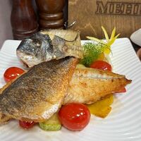 Филе дорадо с овощами al dente в белом вине в Сандро