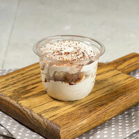 Десерт Тирамису в стакане в Рестомаркет Китчен