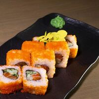 Калифорния с лососем в Миксер ролл