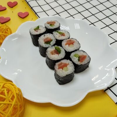 Простой с помидором 8 шт в СушиГуру по цене 179 ₽