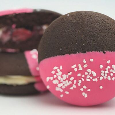 Пирожное Вупи-пай ягодный в Noba по цене 390 ₽