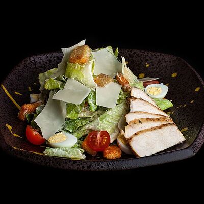 Цезарь с курицей в Nishiki по цене 700 ₽