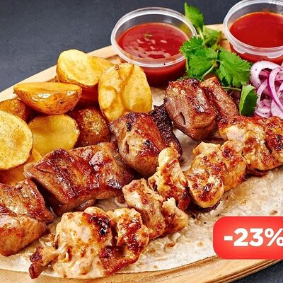 Комбо Хочу шашлык на 2х Шашлык из свинины, Шашлык из курицы с молодым картофелем в Мясо есть по цене 999 ₽