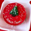 Бенто-торт на Новый год красный с елкой и надписьюв Miracle bakery по цене 2290