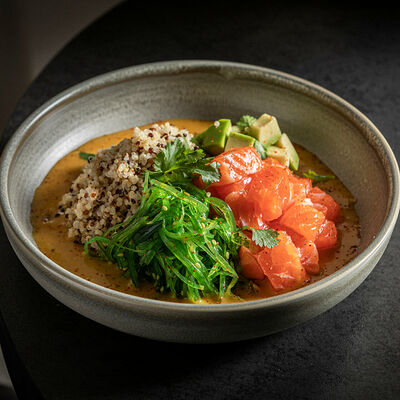 Боул с лососем и киноа в Качуко по цене 780 ₽