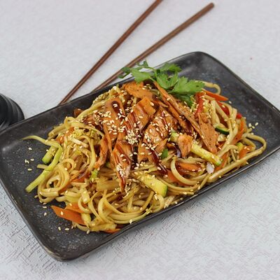 Удон с лососем терияки в SUSHI GO по цене 599 ₽