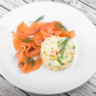Салат Оливье со слабосолёным лососем в Сыроварня по цене 650