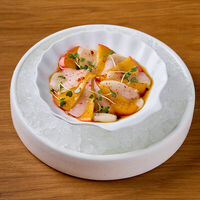 Севиче из гребешка с хурмой и соусом Шисо в Клёво