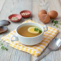 Куриный бульон с яйцом в Табаско