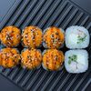 Запеченный ролл с креветкой чеддер в Моремания Food по цене 560