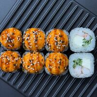 Запеченный ролл с креветкой чеддер в Моремания Food