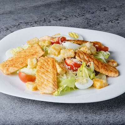 Салат Цезарь с лососем в THE BOX по цене 400