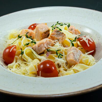 Феттуччине с лососем в Таверна Фили Хаус по цене 790 ₽