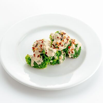 Брокколи с ореховым соусомв Уха из петуха по цене 15 р.