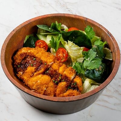 Салат с цыпленком кацув Satoshi Sushi по цене 580 ₽