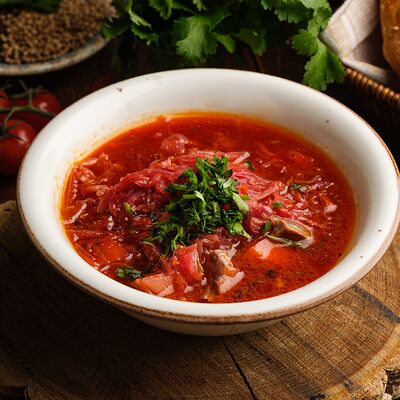 Борщ с говядинойв Дальневосточка по цене 400 ₽